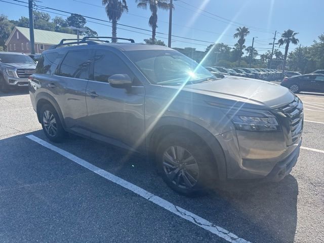 Used 2022 Nissan Pathfinder SV w/ SV Premium Package AWD/4WD image 5