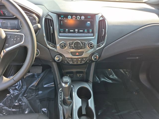 Used 2018 Chevrolet Cruze LT w/ Sun And Sound Package image 15