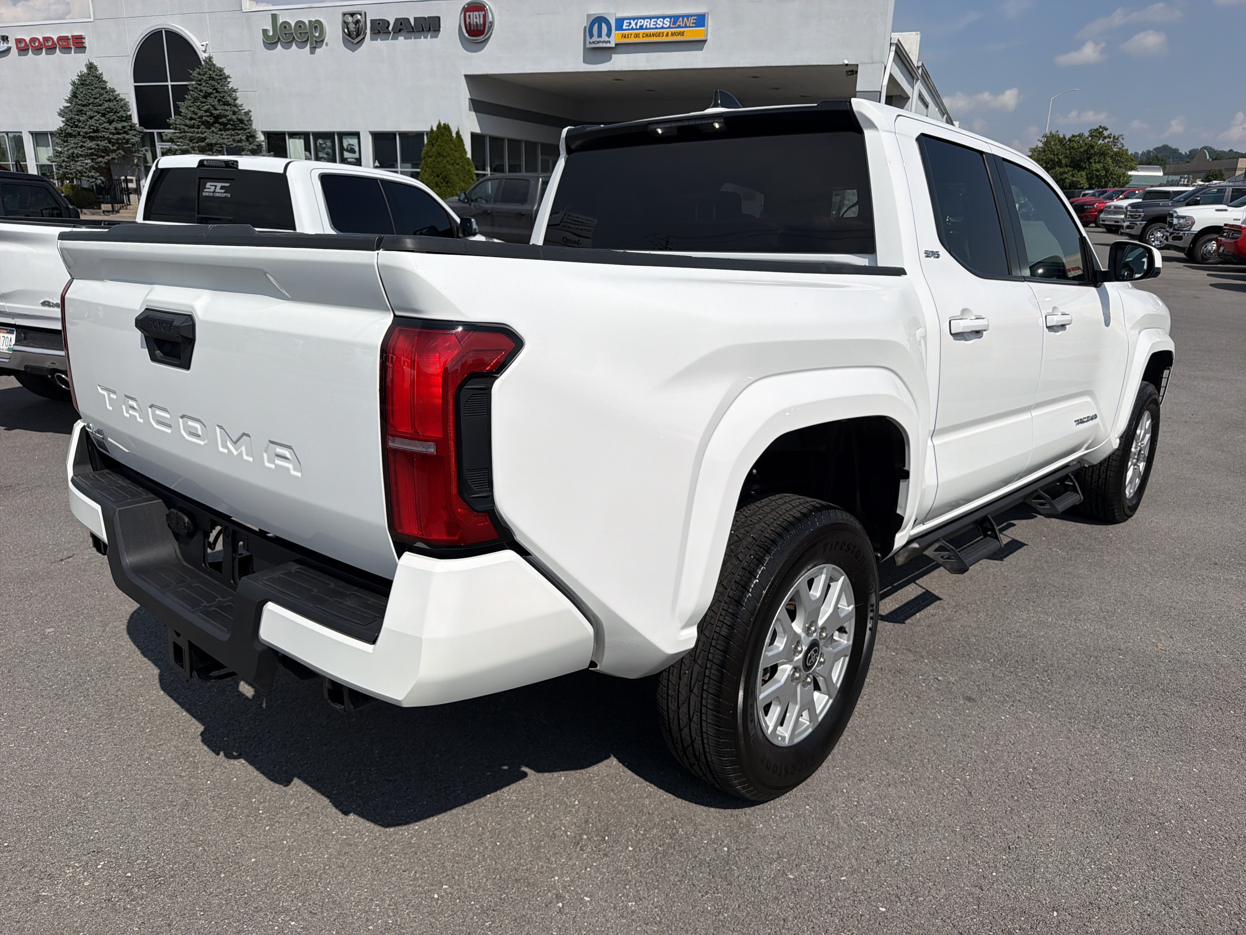 Used 2025 Toyota Tacoma SR5 AWD/4WD image 7