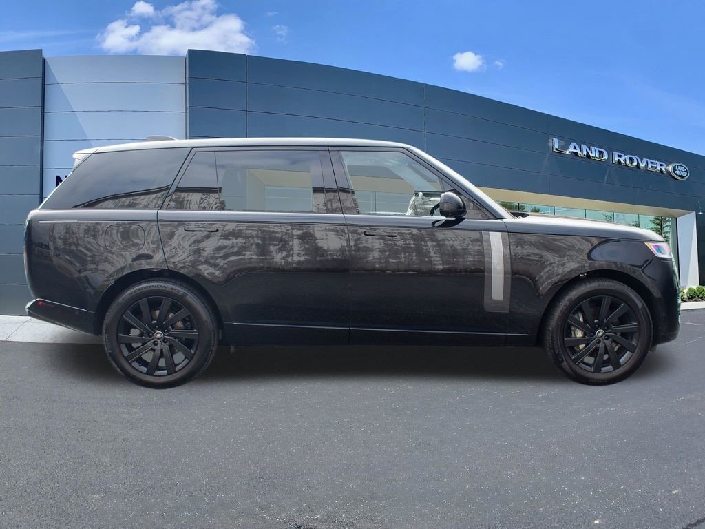 Certified 2025 Land Rover Range Rover Long Wheelbase SE AWD/4WD image 8