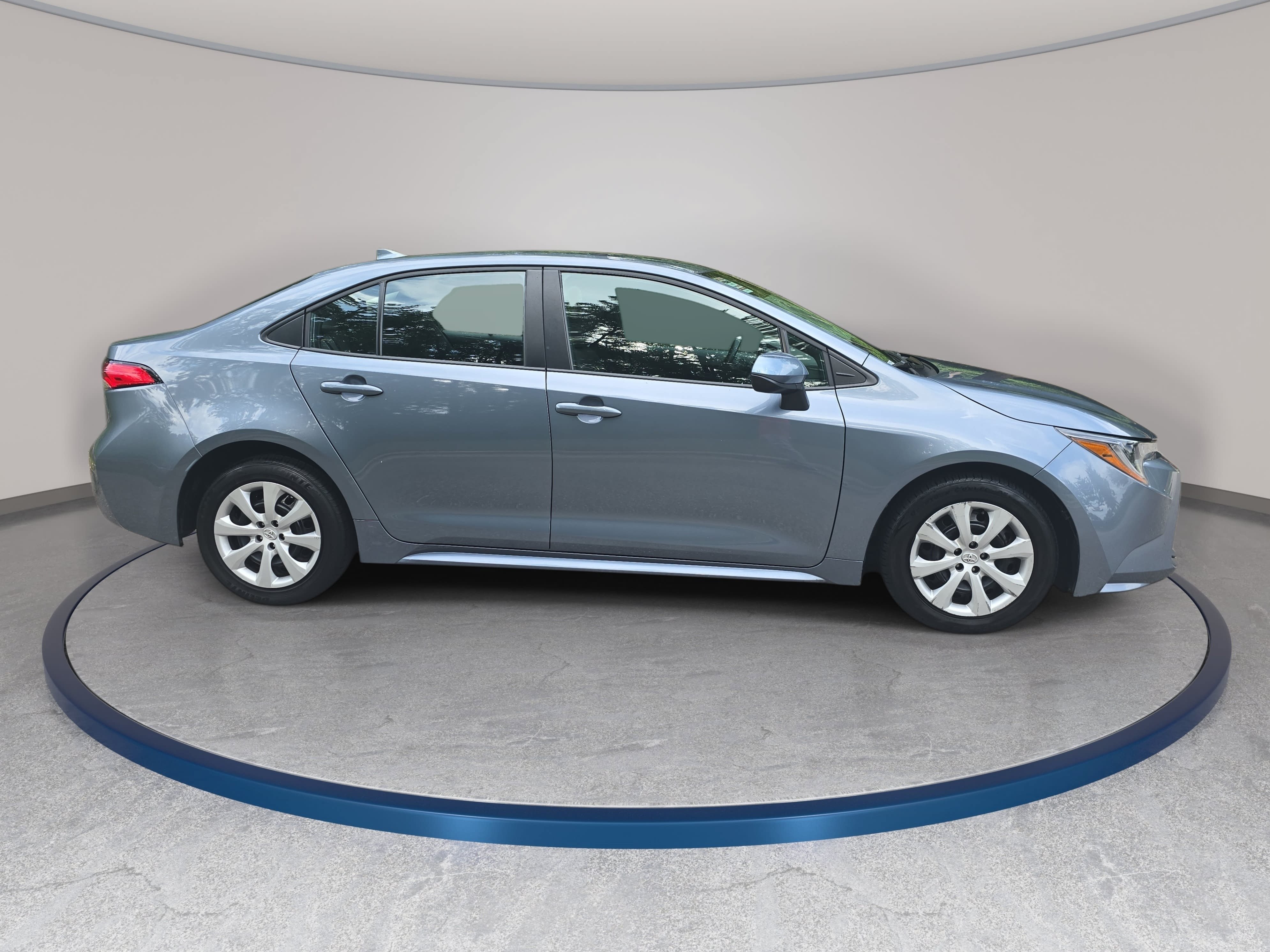 Used 2024 Toyota Corolla LE FWD image 4