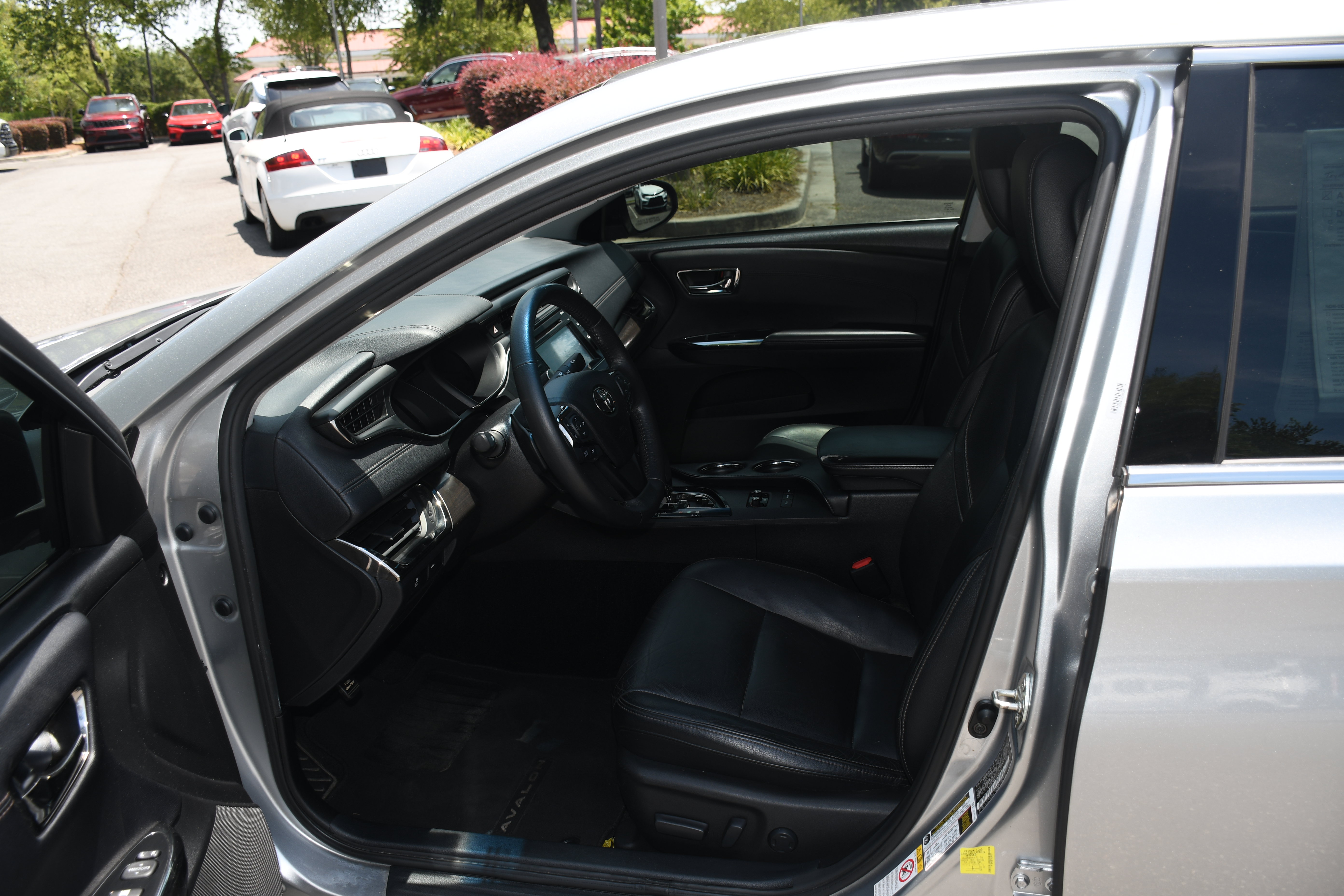 Used 2018 Toyota Avalon XLE FWD image 7