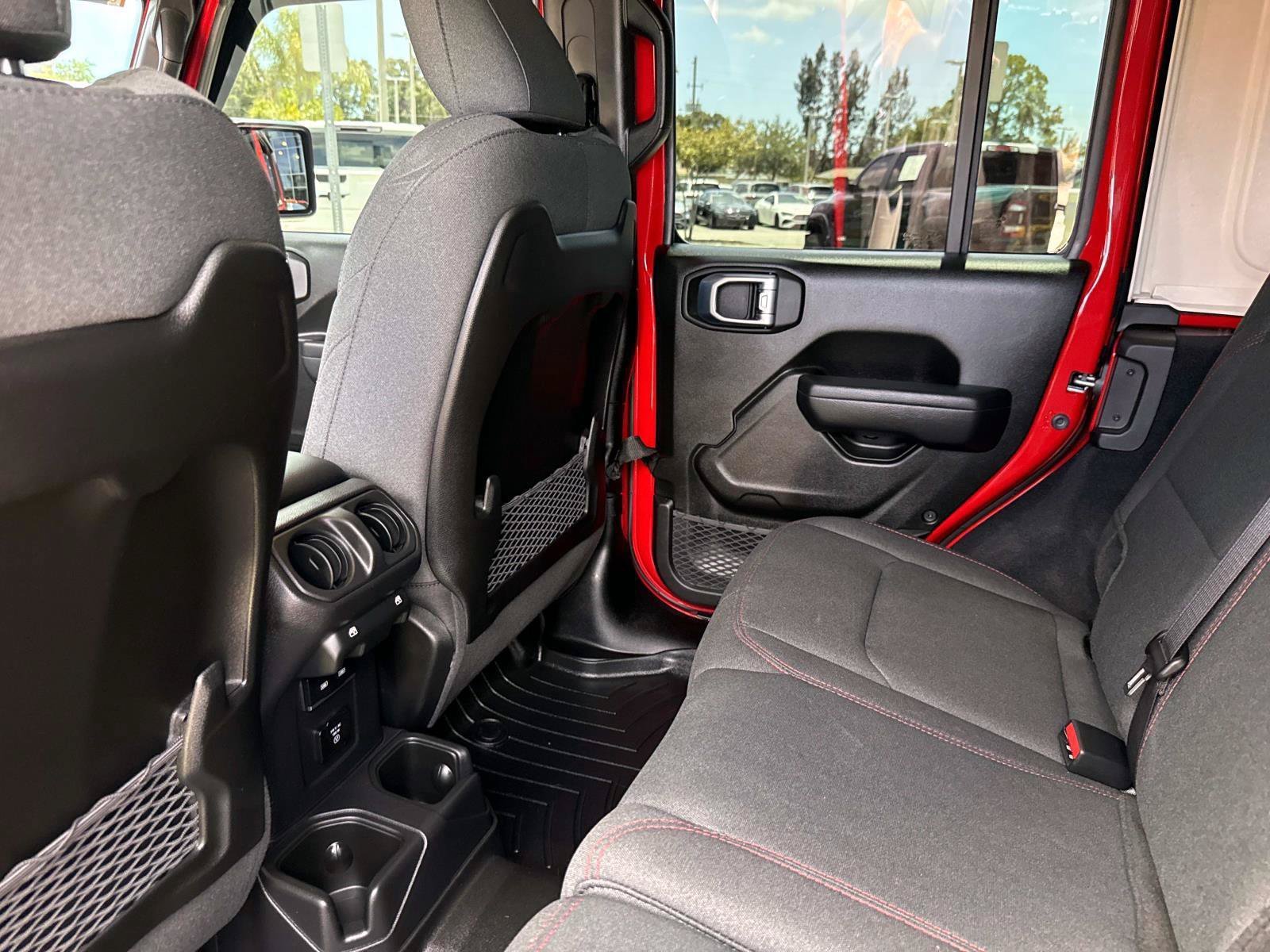 Used 2026 Jeep Wrangler Unlimited Rubicon AWD/4WD image 14
