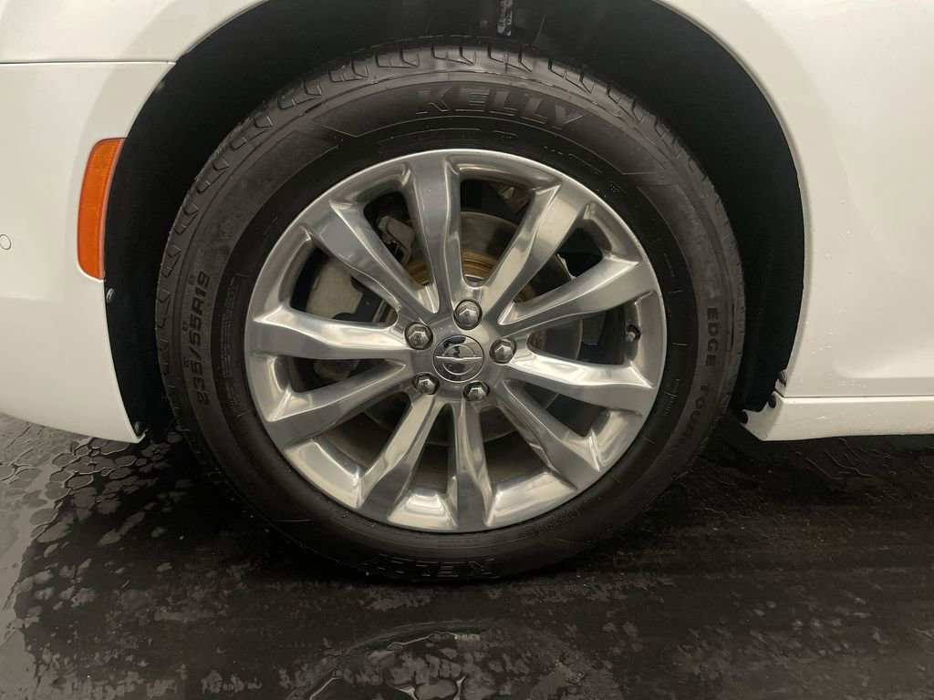 Used 2021 Chrysler 300 Touring L AWD/4WD image 25