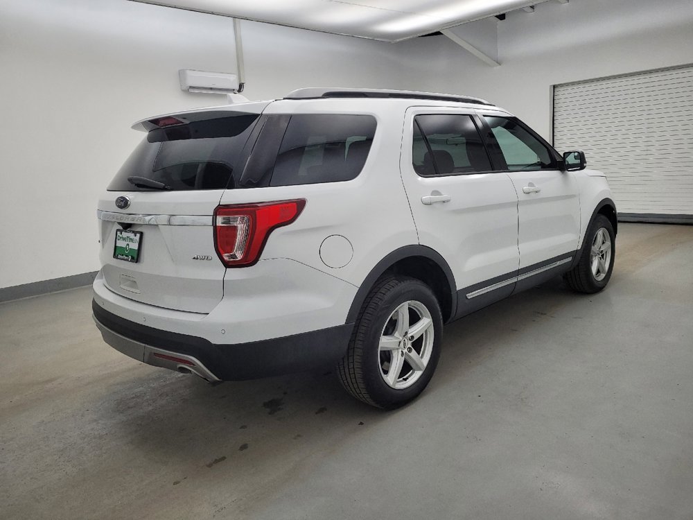Used 2017 Ford Explorer XLT image 10