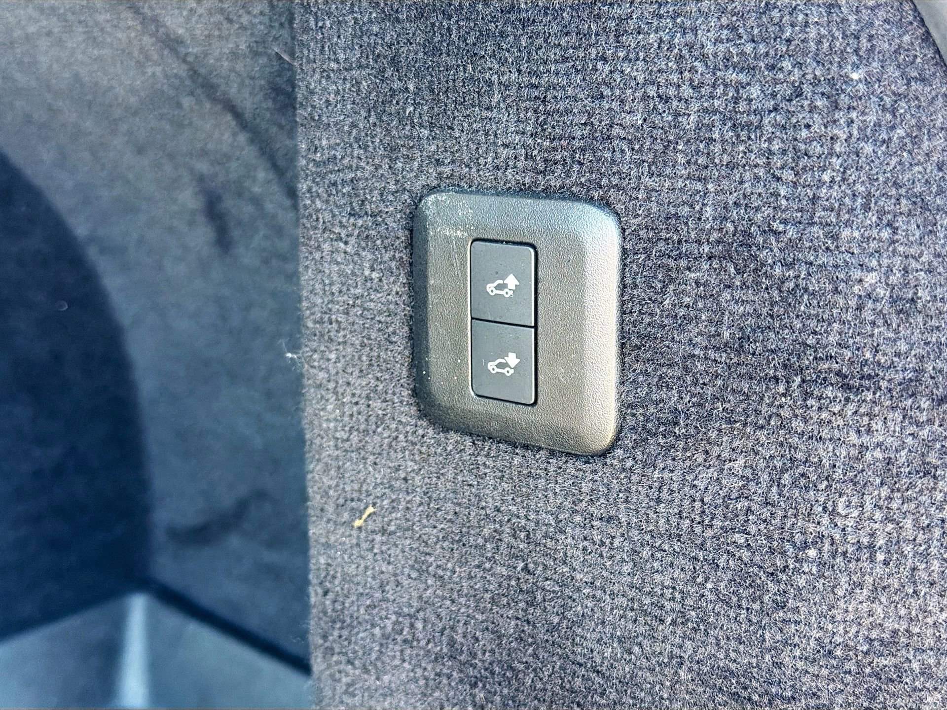 Used 2020 Land Rover Range Rover Sport HSE image 45