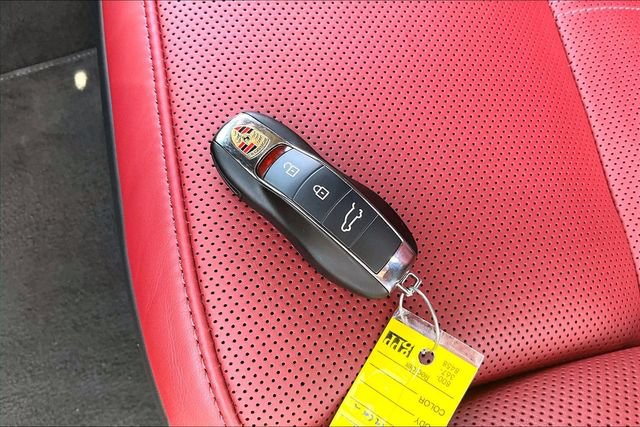 Used 2025 Porsche Macan AWD/4WD image 35