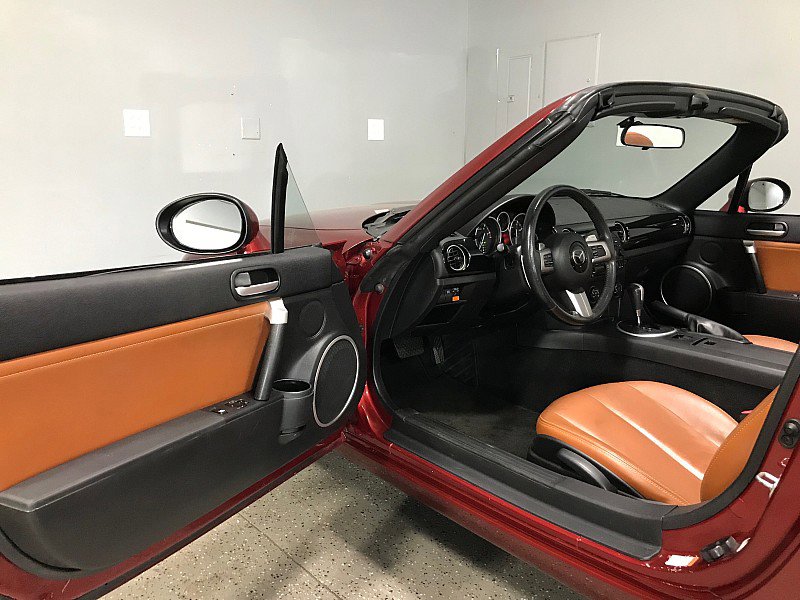 Used 2008 MAZDA MX-5 Miata Grand Touring w/ Premium Pkg RWD image 17