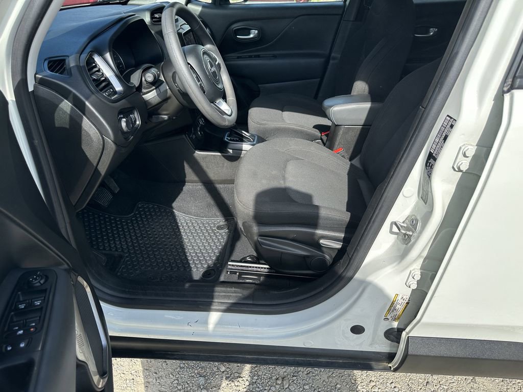 Used 2023 Jeep Renegade Latitude image 9