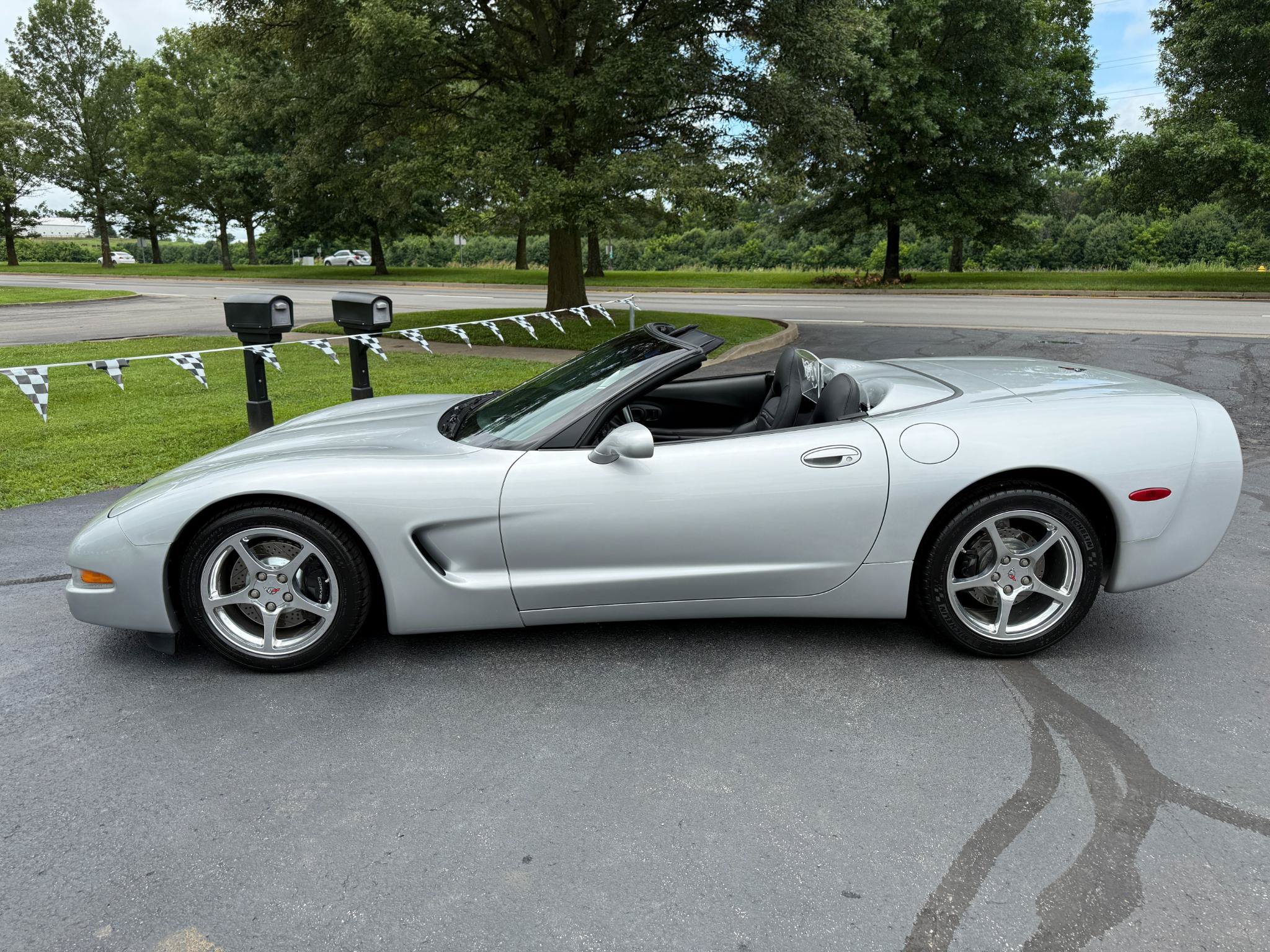 Used 2002 Chevrolet Corvette Convertible w/ Preferred Equipment Group2 RWD image 6
