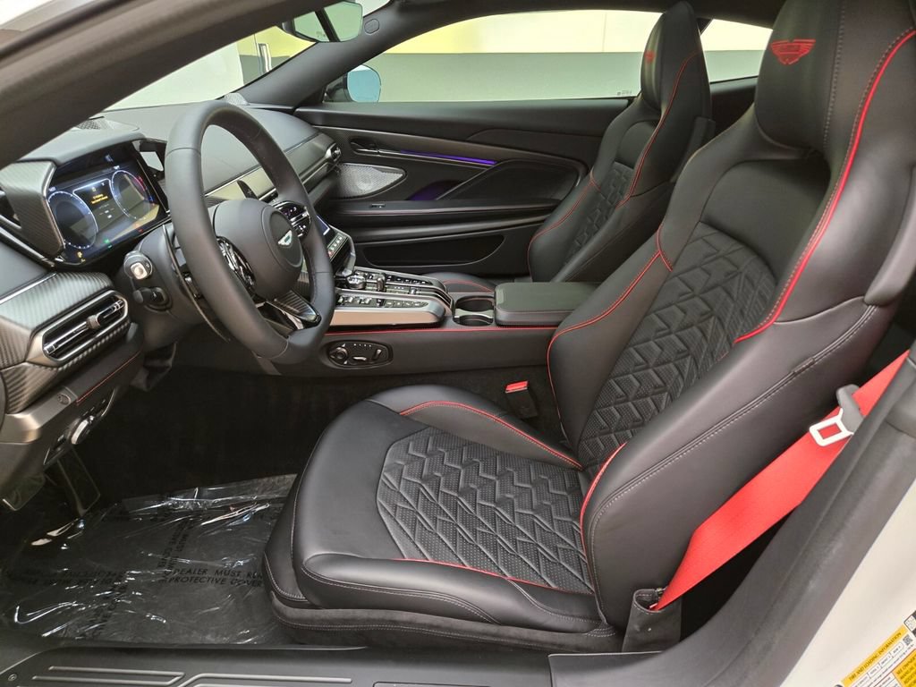 Used 2025 Aston Martin Vanquish RWD image 17