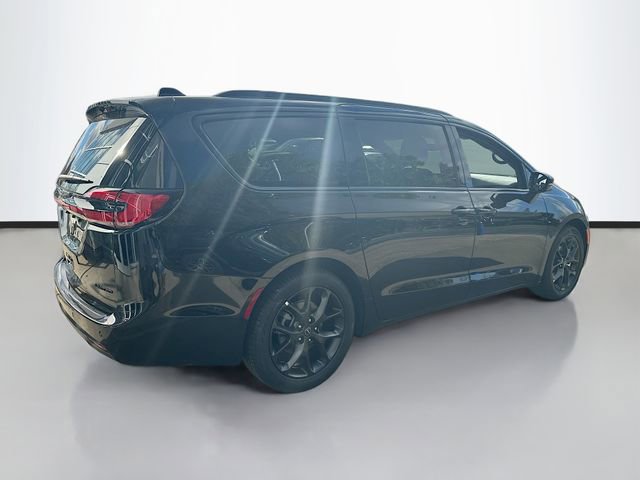 New 2026 Chrysler Pacifica Limited w/ S Appearance Package image 6