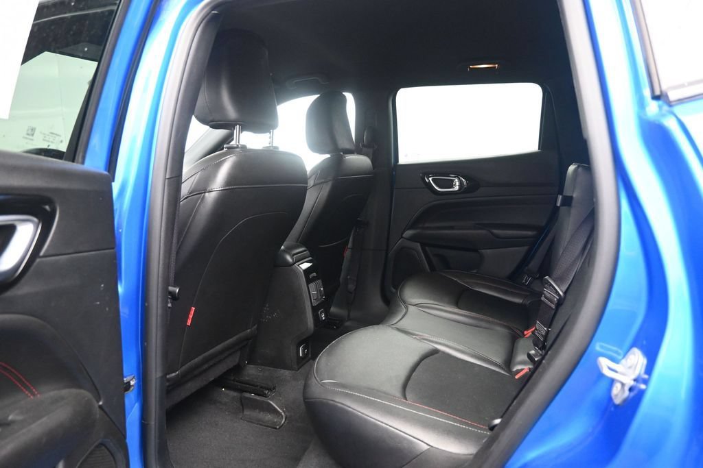 Used 2025 Jeep Compass Trailhawk AWD/4WD image 25