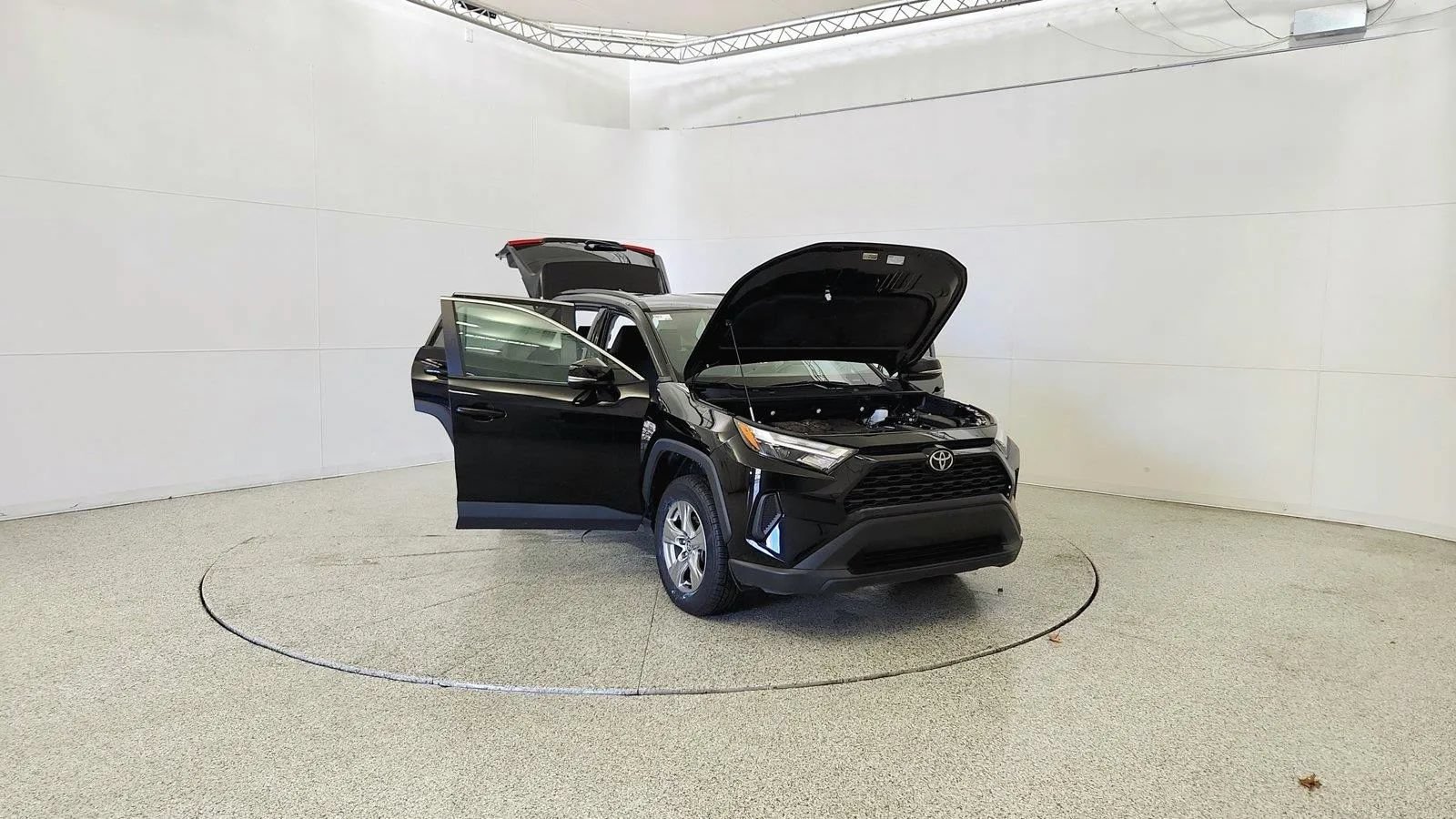 Used 2024 Toyota RAV4 XLE FWD image 29