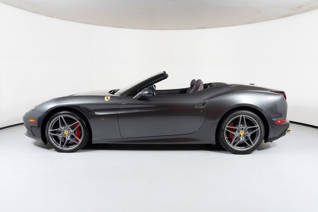 Used 2015 Ferrari California T RWD image 3