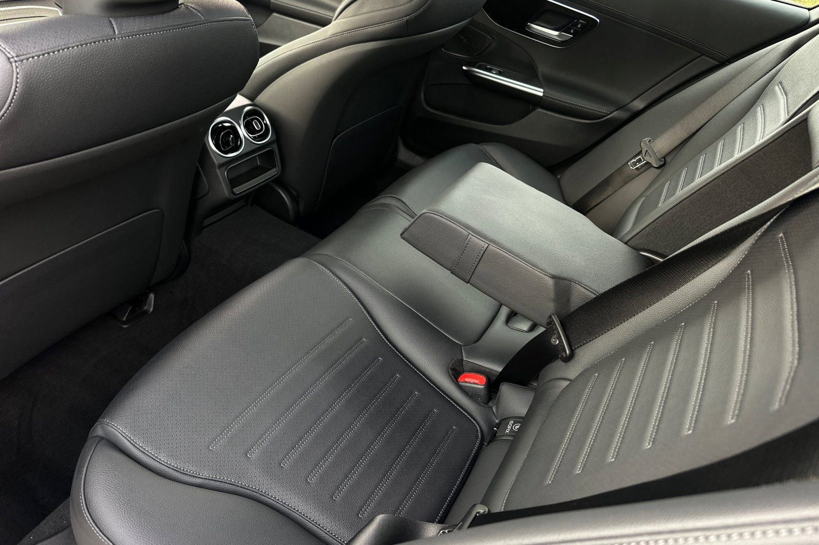 New 2025 Mercedes-Benz C 300 4MATIC Sedan image 10