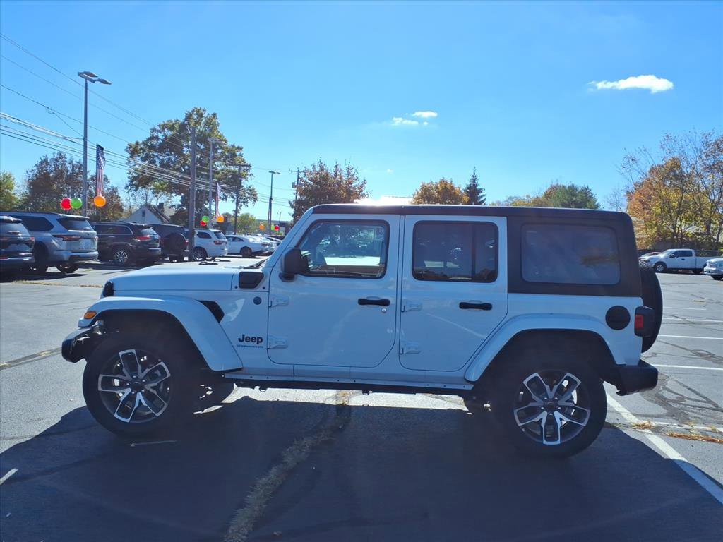 Used 2024 Jeep Wrangler Unlimited w/ Technology Group AWD/4WD image 4