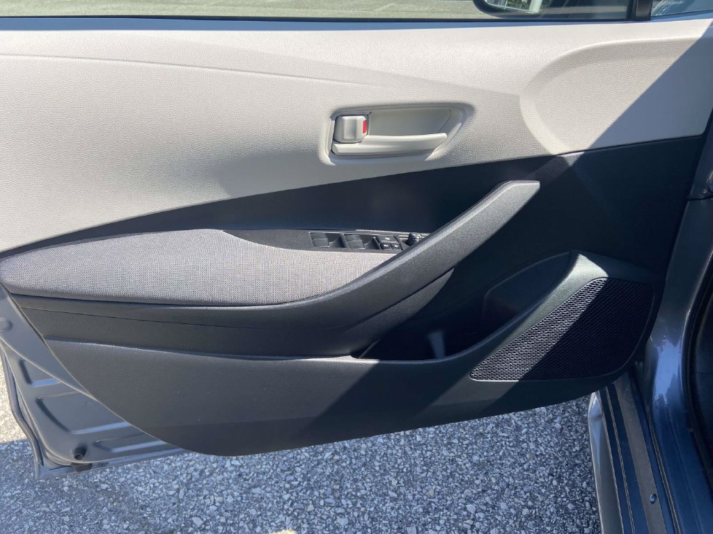 Used 2025 Toyota Corolla LE FWD image 10