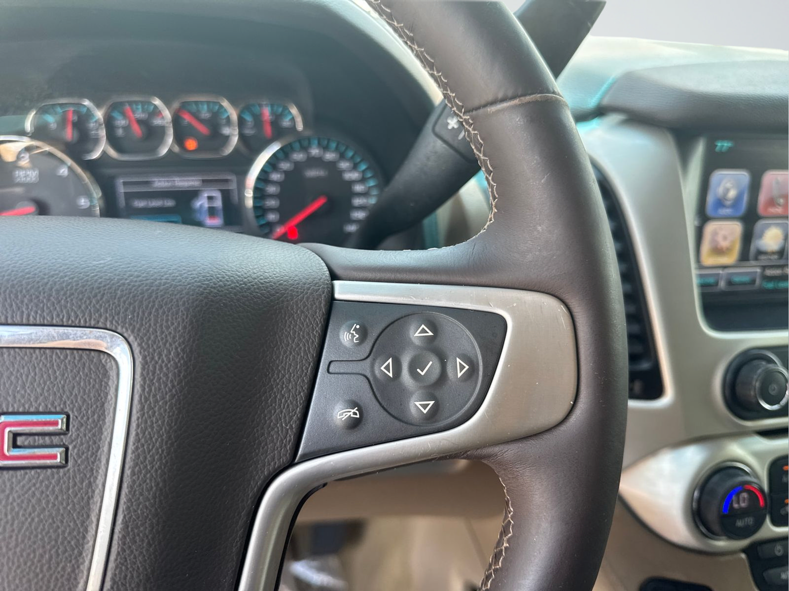 Used 2017 GMC Yukon SLT AWD/4WD image 15