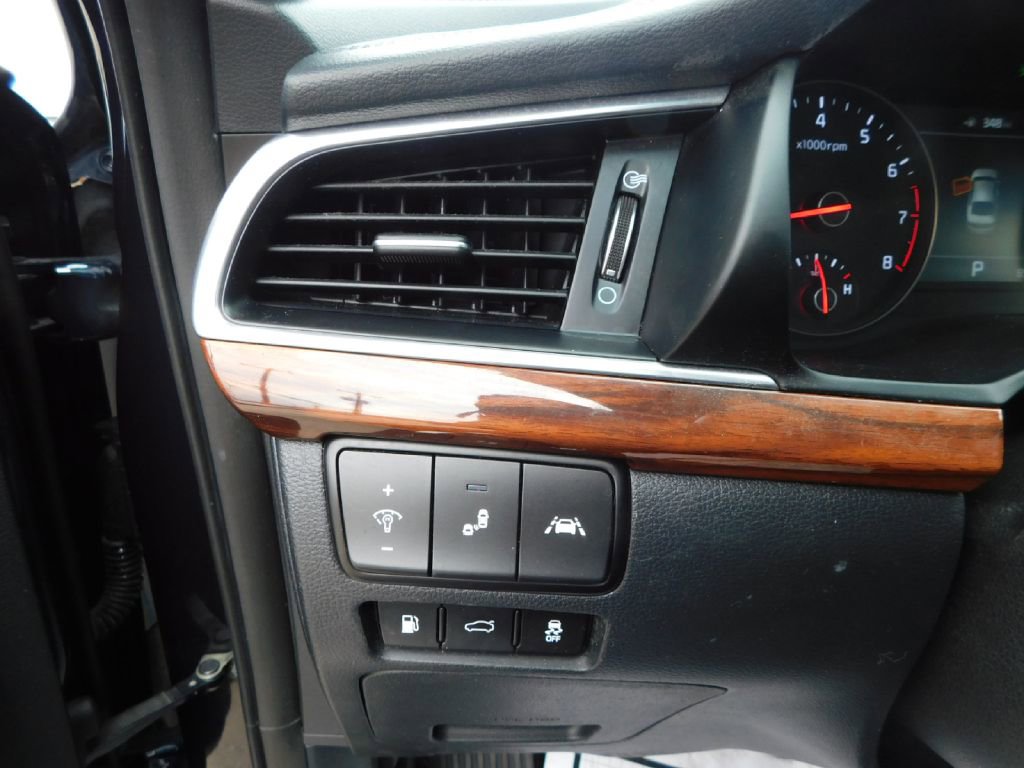 Used 2017 Kia Cadenza Technology FWD image 26