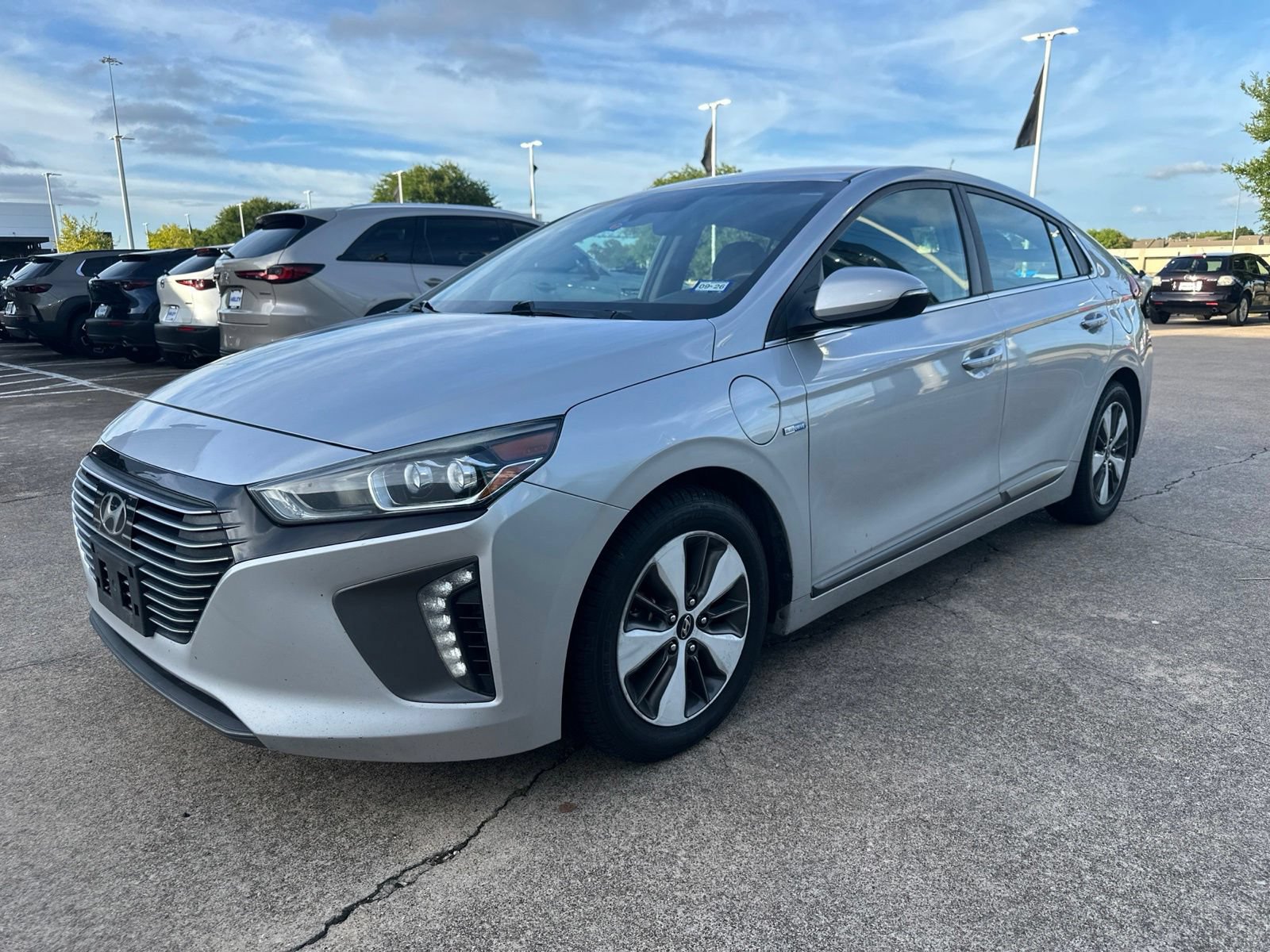 Used 2019 Hyundai Ioniq Limited FWD image 4