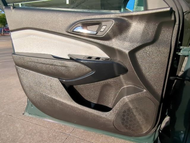 Certified 2025 Chevrolet Trax LT image 11