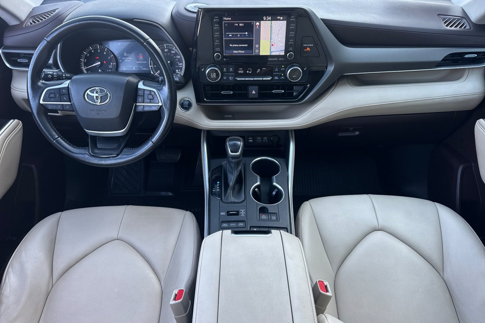 Used 2022 Toyota Highlander XLE AWD/4WD image 16
