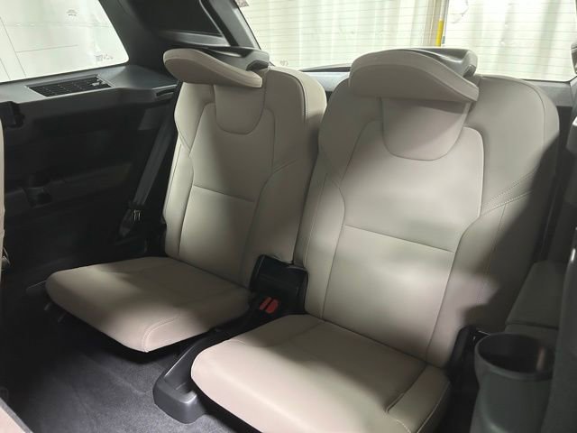 Used 2025 Volvo XC90 B5 Plus AWD/4WD image 16
