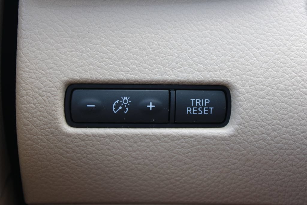 Used 2017 Nissan Rogue S FWD image 39