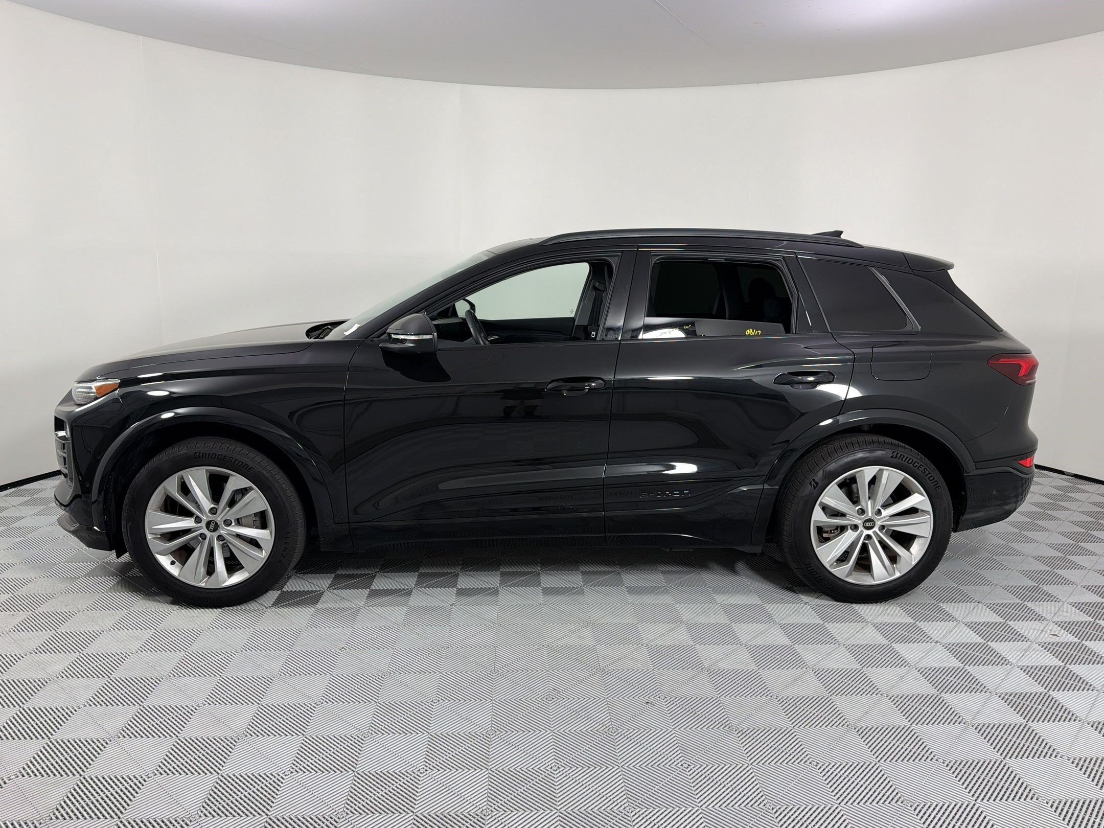 Used 2025 Audi Q6 e-tron Premium Plus w/ Premium Plus RWD image 2