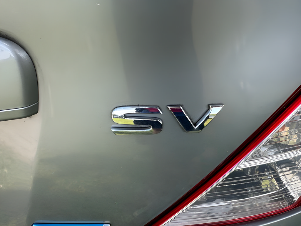 Used 2012 Nissan Versa SV FWD image 24