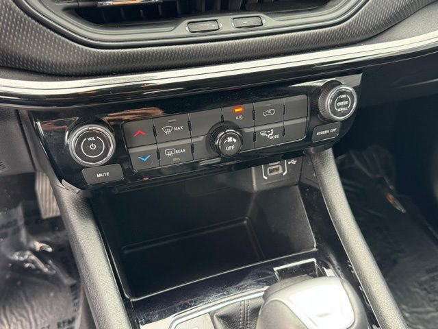 Used 2024 Jeep Compass Latitude w/ Altitude Special Edition image 20