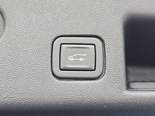 Used 2024 Chevrolet Equinox LT w/ LPO, Floor Liner Package FWD image 17