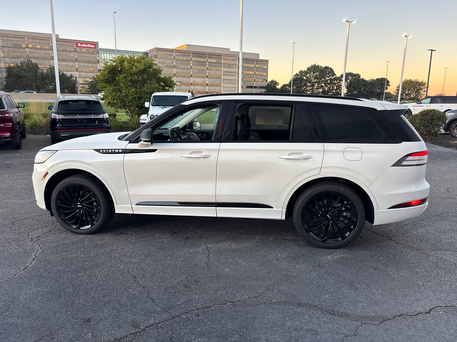 New 2027 Lincoln Aviator Reserve AWD/4WD image 4