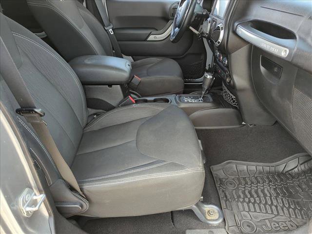 Used 2015 Jeep Wrangler Unlimited Sahara w/ Connectivity Group image 19