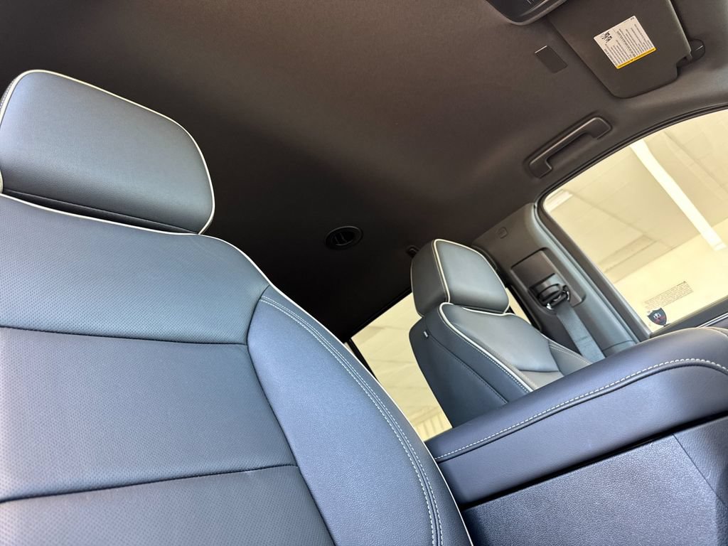 Used 2025 Chevrolet Suburban Premier RWD image 19