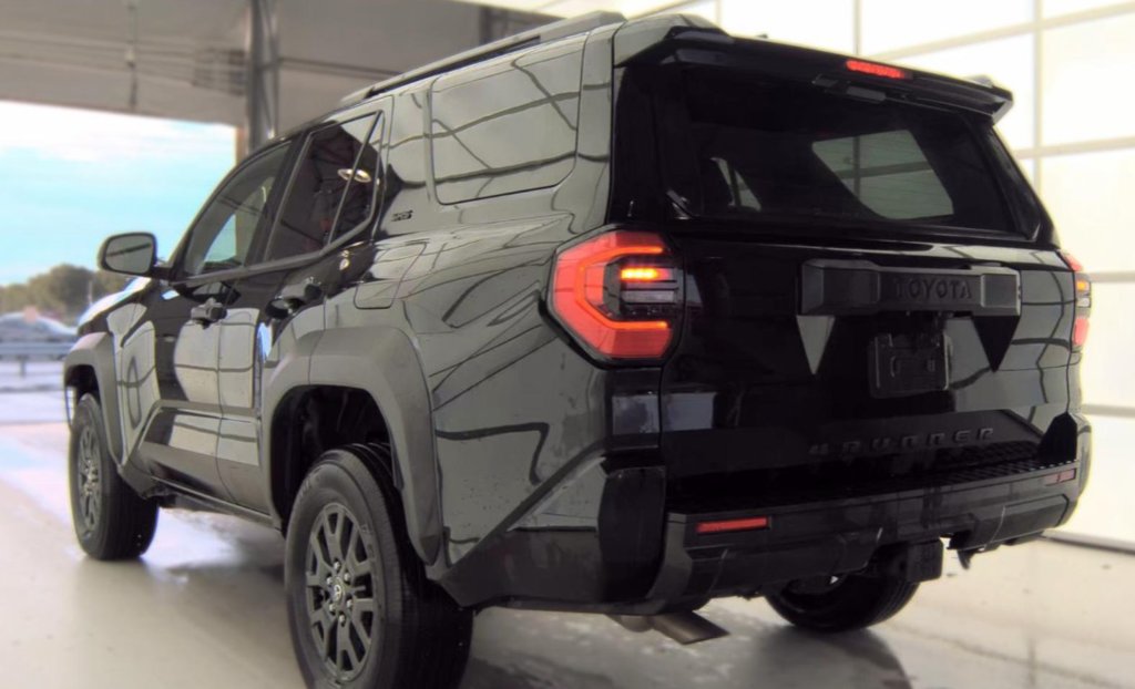 Used 2025 Toyota 4Runner SR5 AWD/4WD image 2