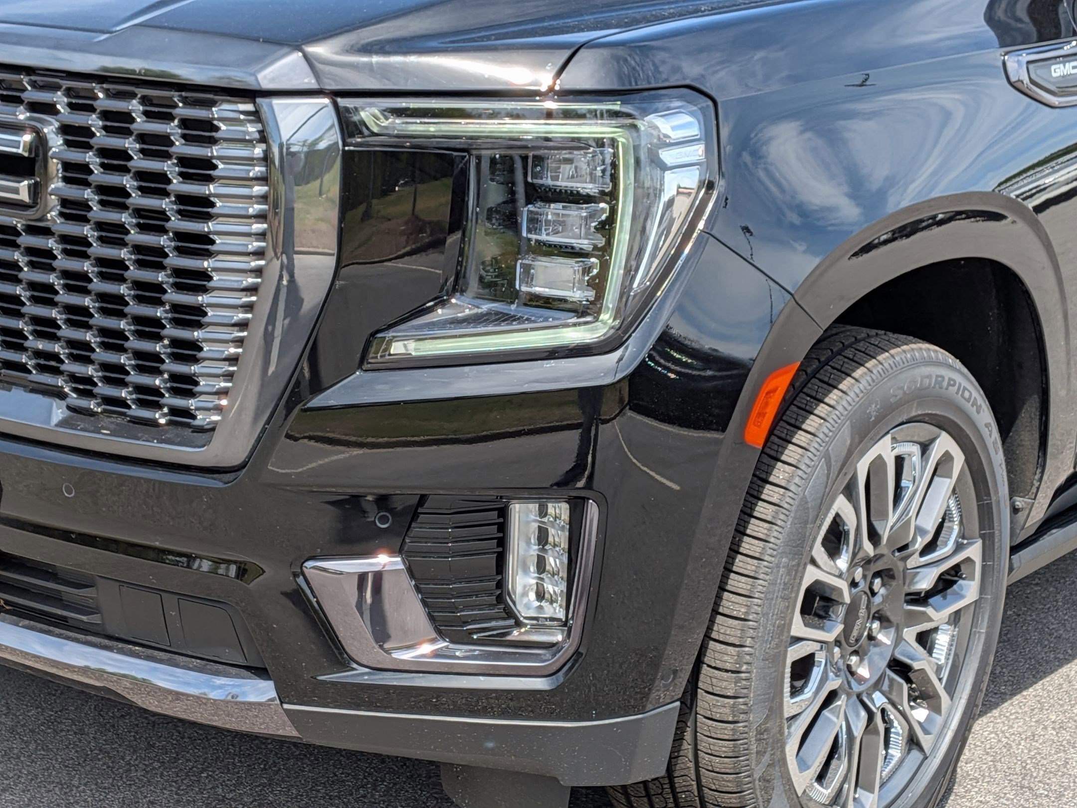 Used 2024 GMC Yukon Denali Ultimate image 9