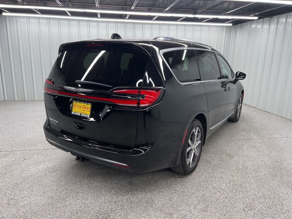 Used 2026 Chrysler Pacifica Pinnacle w/ Trailer Tow Group image 6