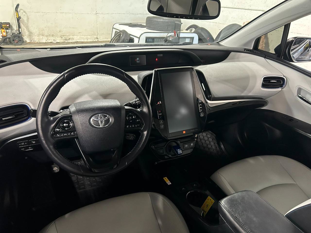 Used 2022 Toyota Prius Limited FWD image 14
