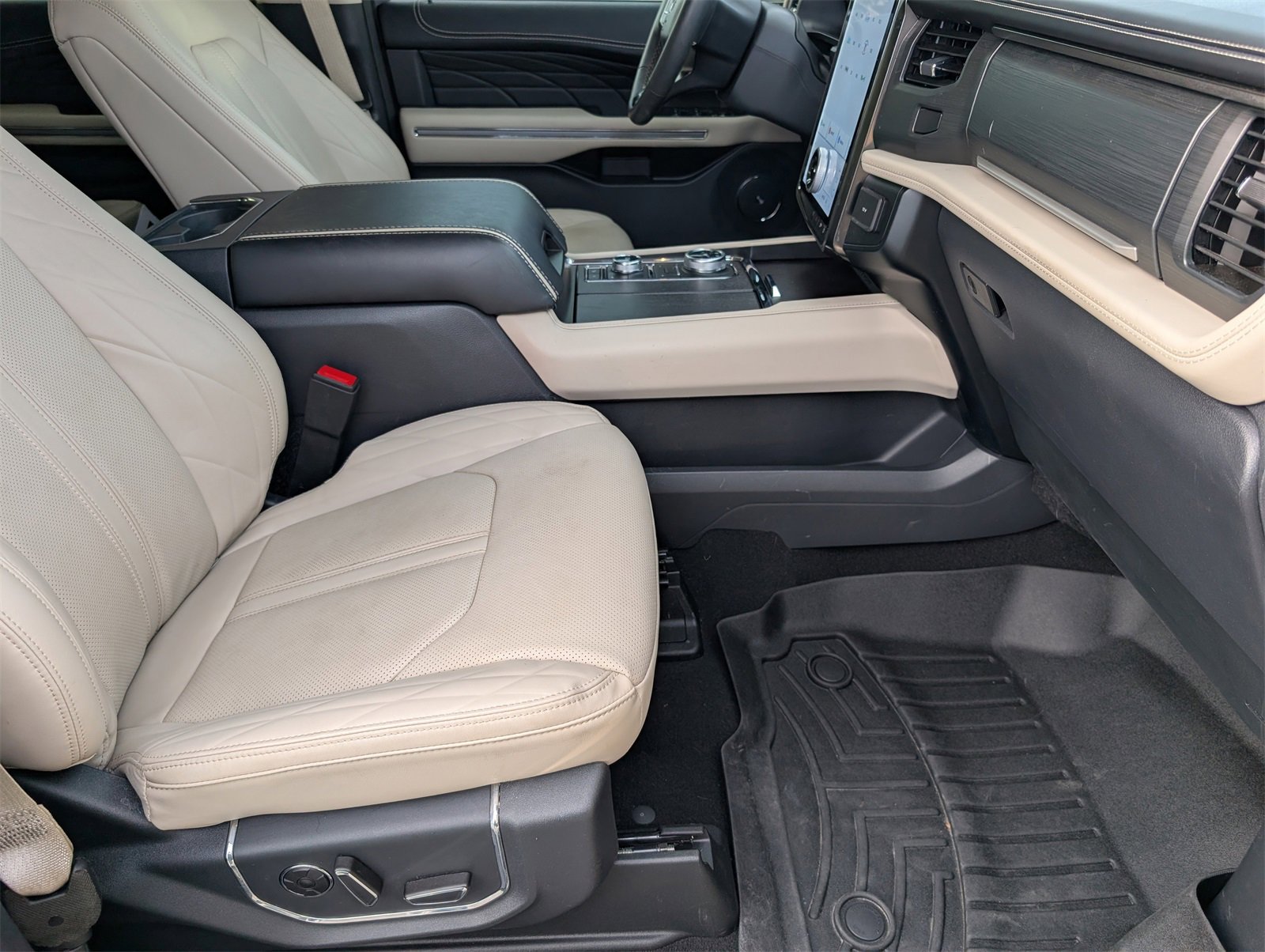 Used 2024 Ford Expedition Max Platinum image 29