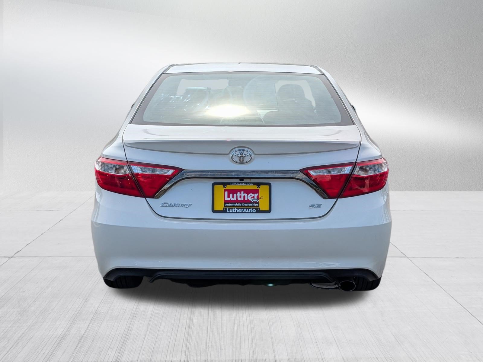 Used 2015 Toyota Camry SE FWD image 6