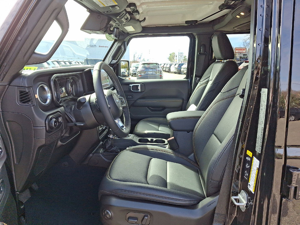 Certified 2025 Jeep Wrangler Sahara w/ Technology Group image 11