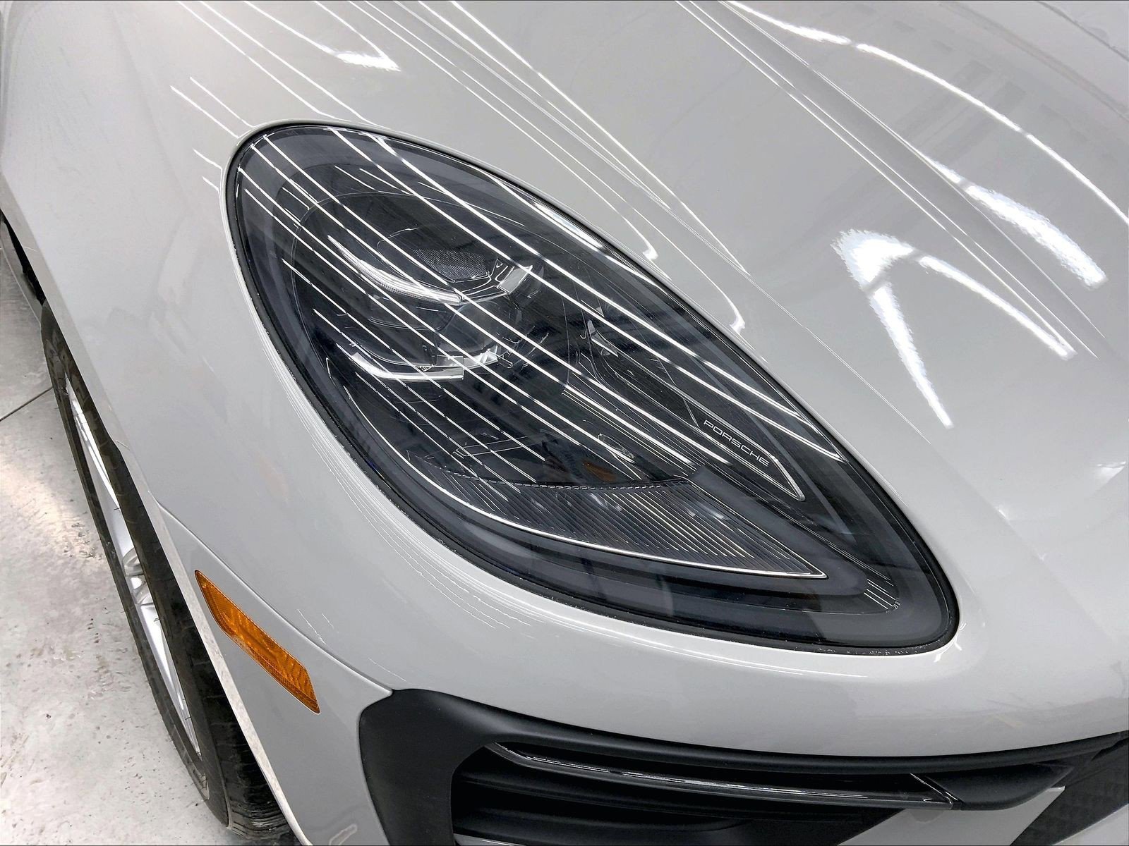 Certified 2025 Porsche Macan image 12