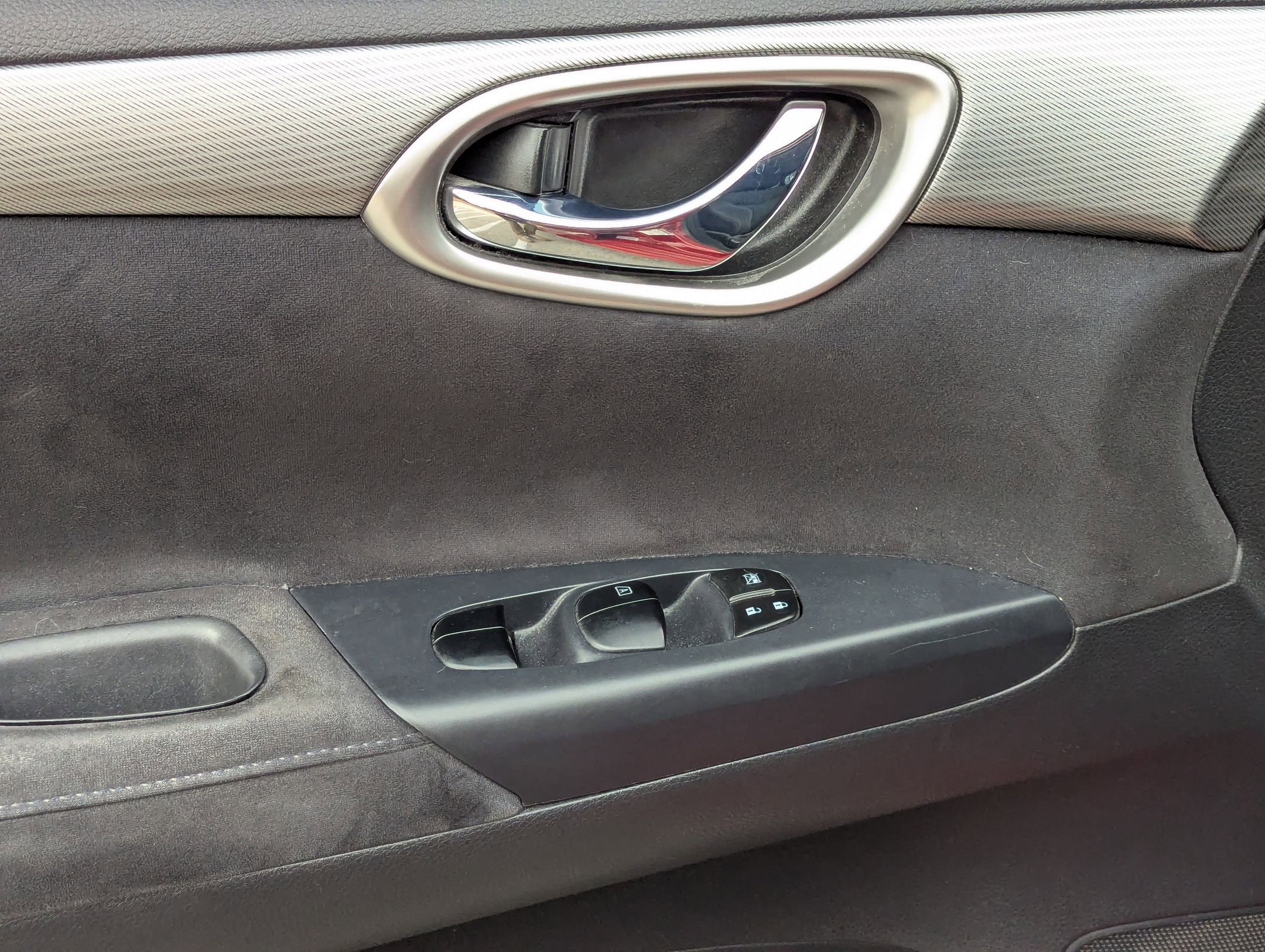 Used 2014 Nissan Sentra SR w/ Premium Package image 12