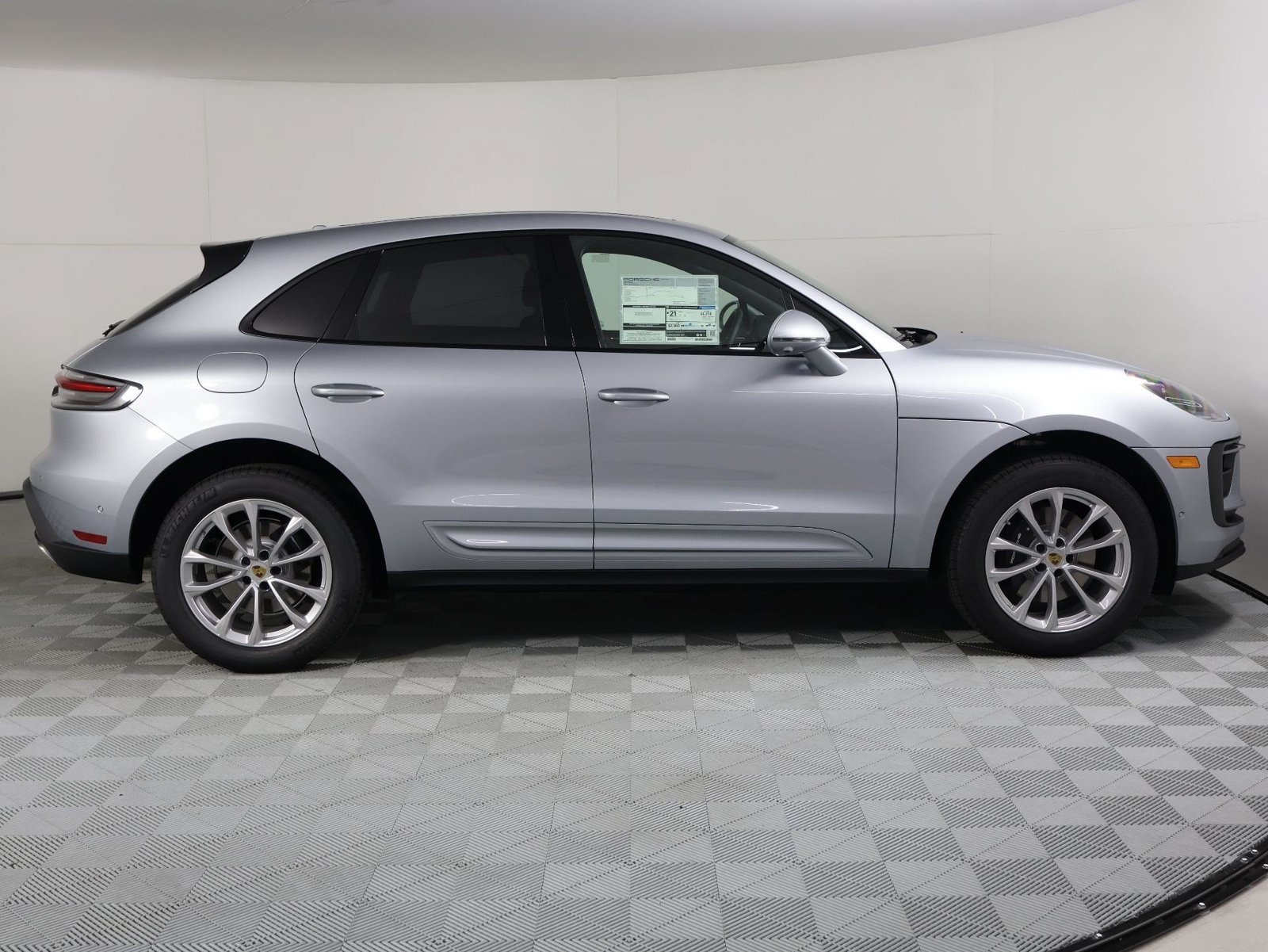 New 2026 Porsche Macan AWD/4WD image 8