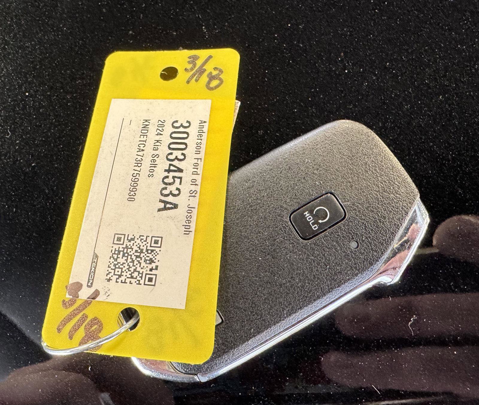 Used 2024 Kia Seltos SX w/ SX Sunroof Package image 16