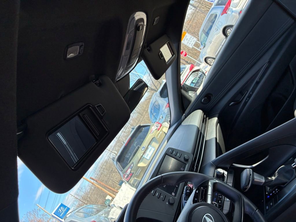 Used 2025 Hyundai Elantra Sport image 31