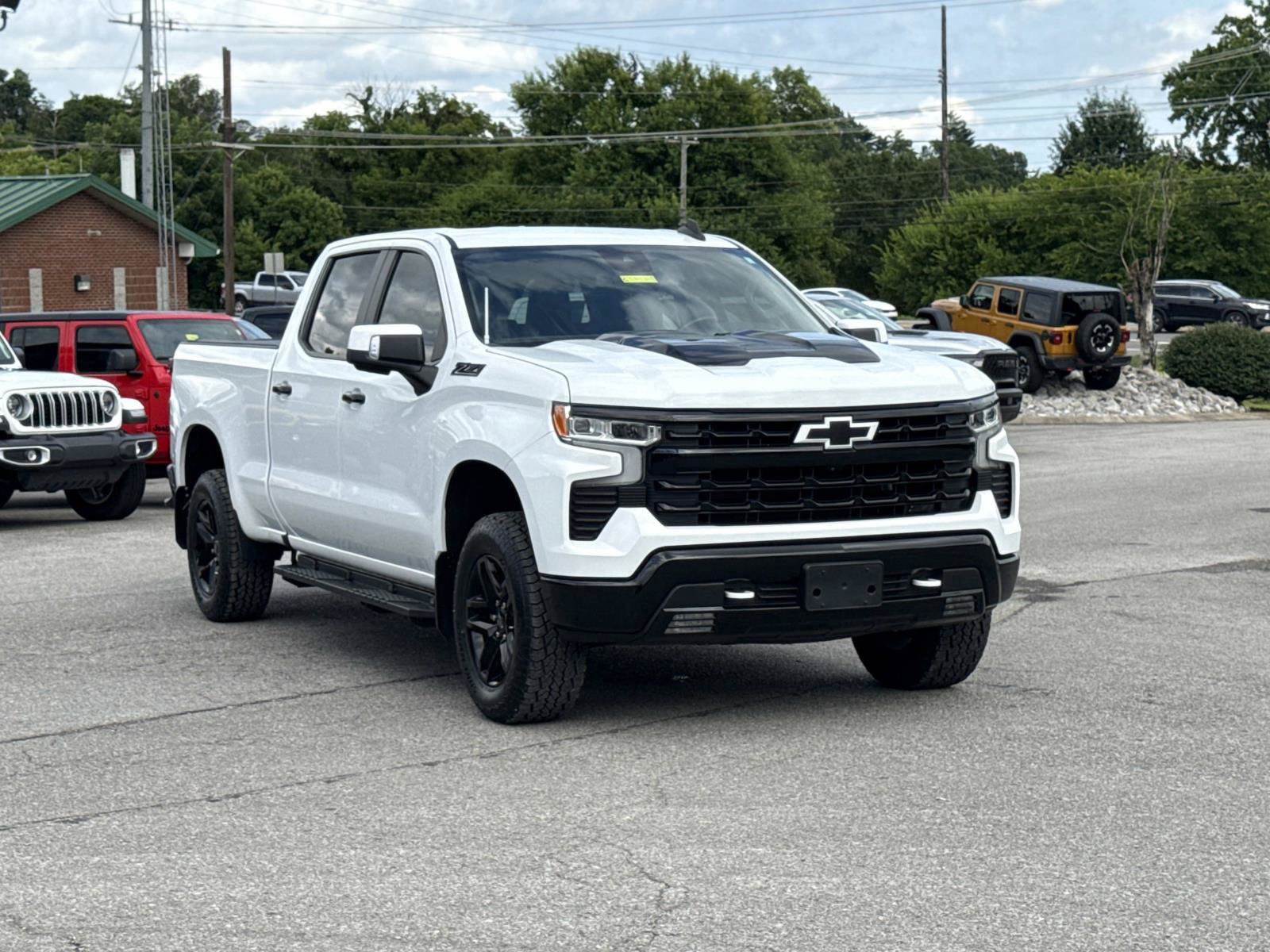 Used 2022 Chevrolet Silverado 1500 LT Trail Boss w/ LT Trail Boss Premium Package AWD/4WD image 3