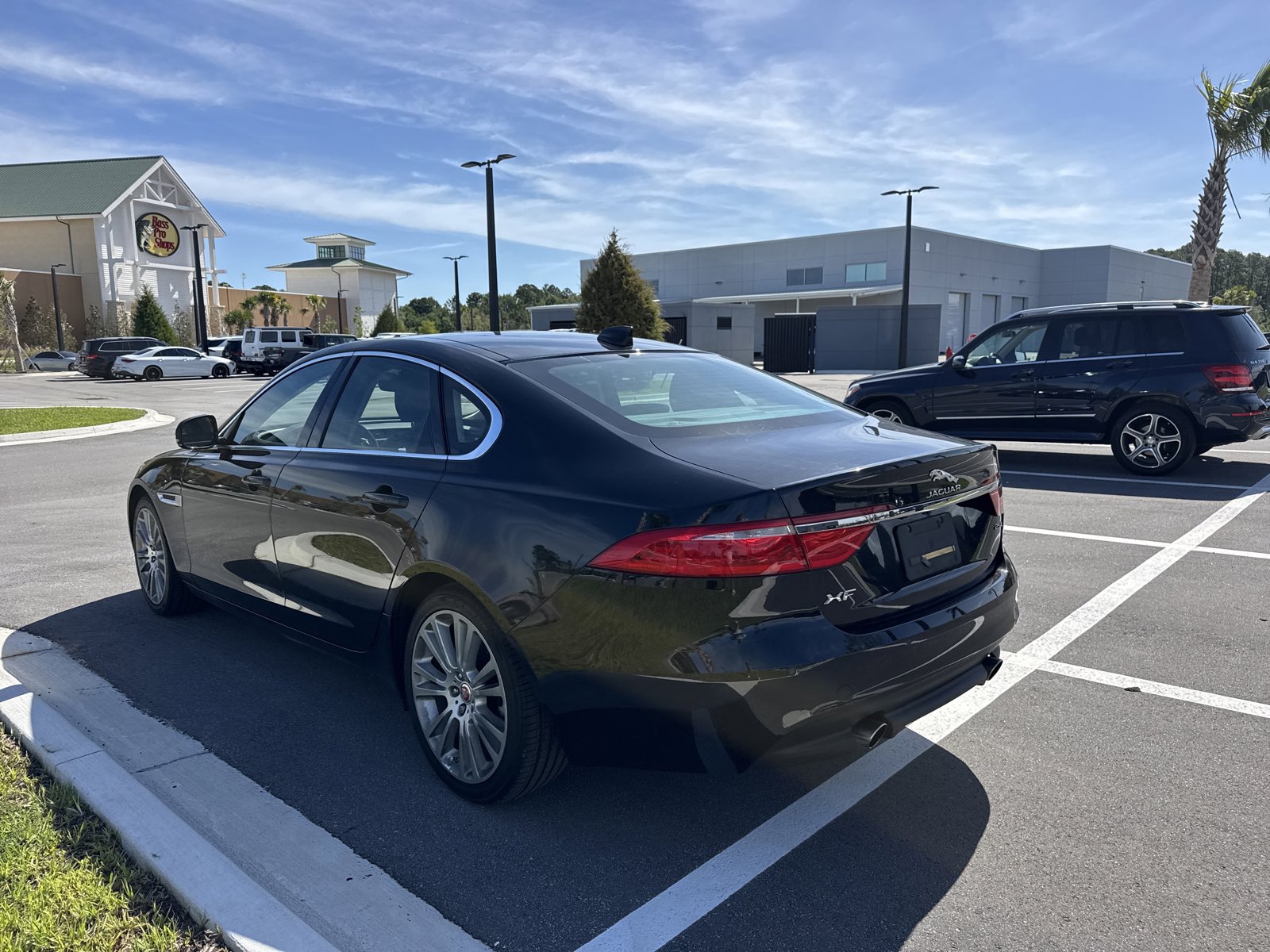 Used 2020 Jaguar XF Premium RWD image 3